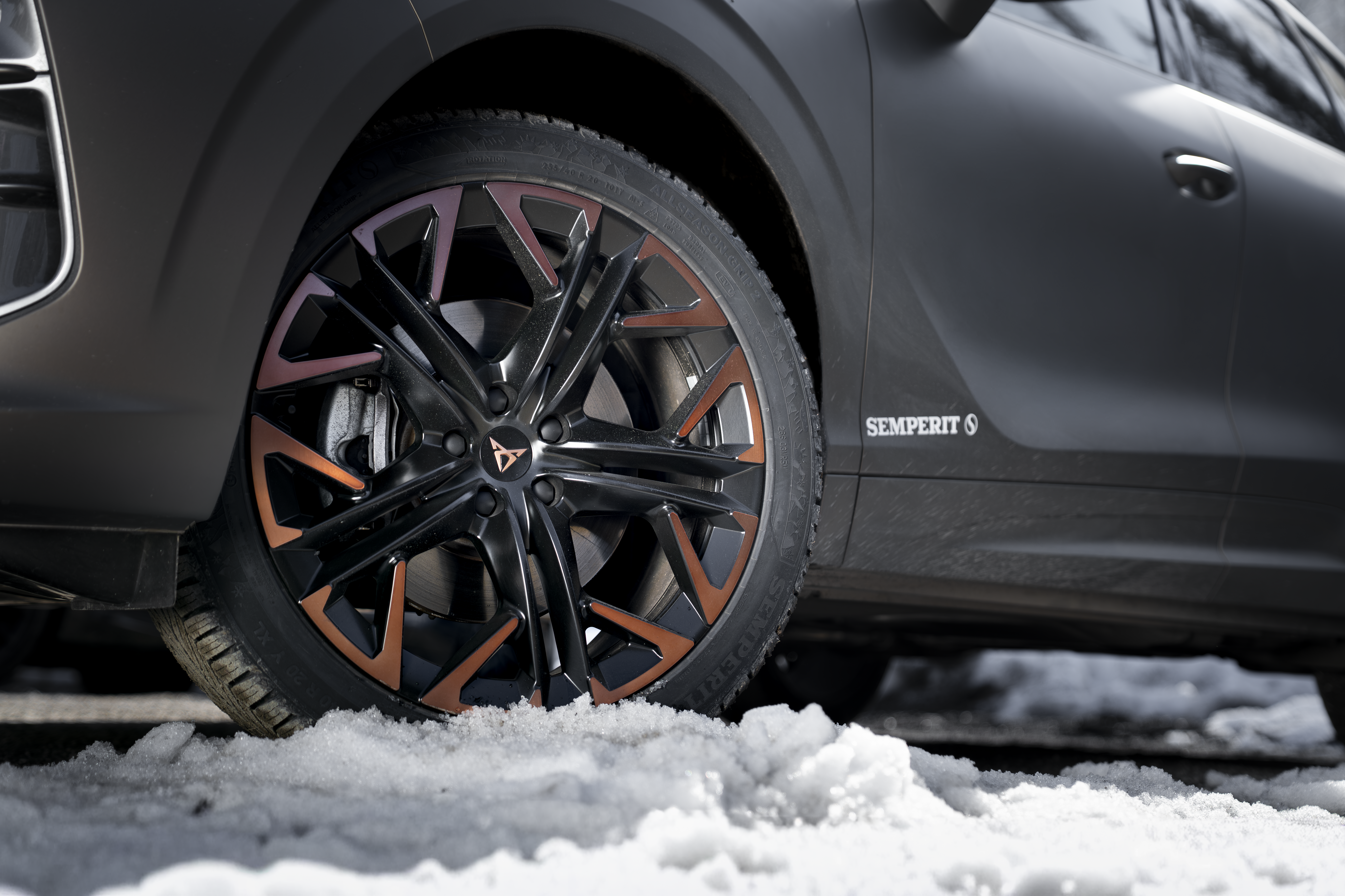 Vehicle with Semperit AllSeason-Grip 2 tires, 2 people in the background