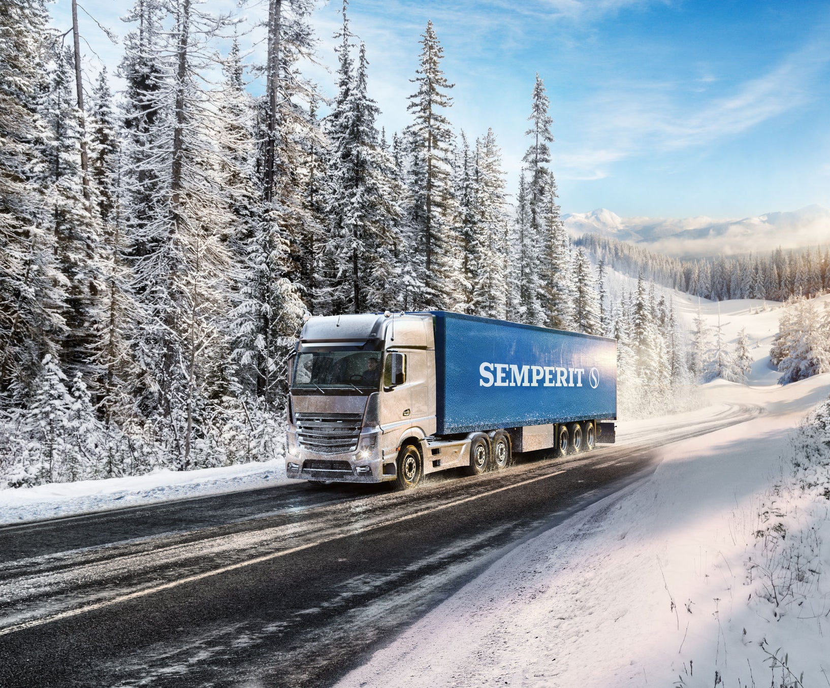 Vrachtwagen in sneeuw