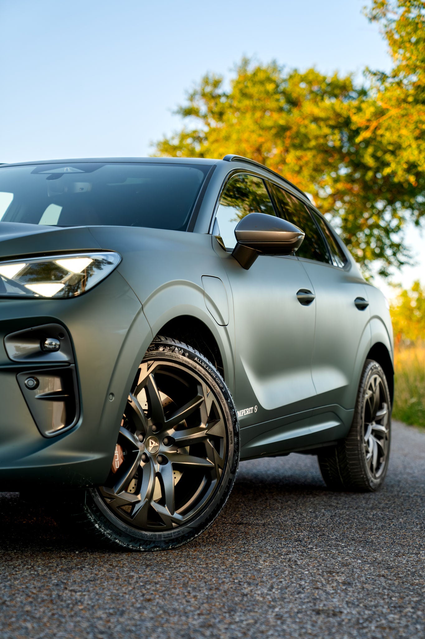 Fahrzeug mit Semperit AllSeason-Grip 2 Reifen